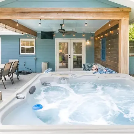 Hot Tub 5 Min To Beach King Bed